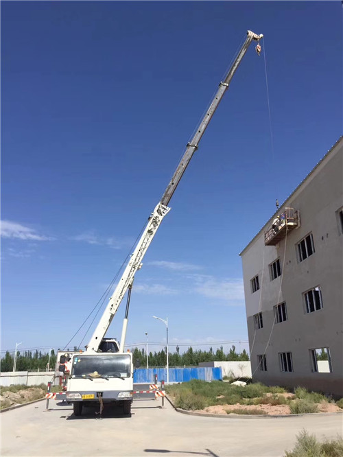 大名县“轻装强干”—— 吊车的 “轻量化臂架” 技术
